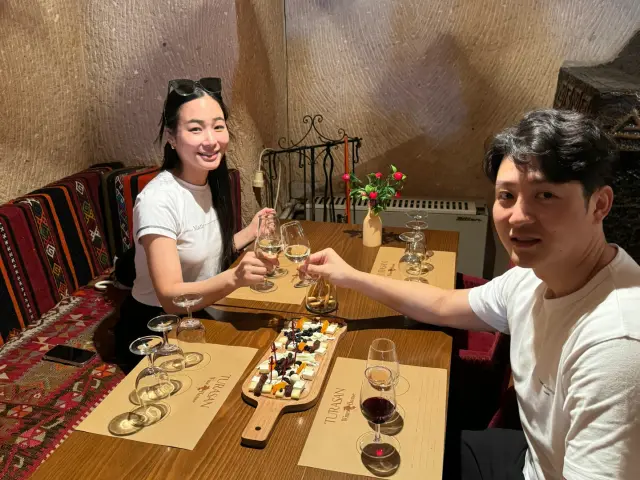 Kapadokya Özel Şarap Tadım Turu – Seçkin Şaraplar & Gurme Lezzetlerle 3 Saat